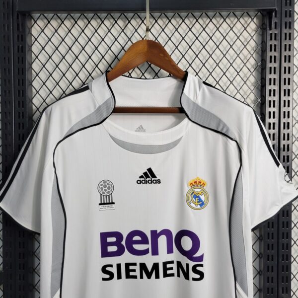 Real Madrid 2006/07 Home Retro Jersey - Image 9
