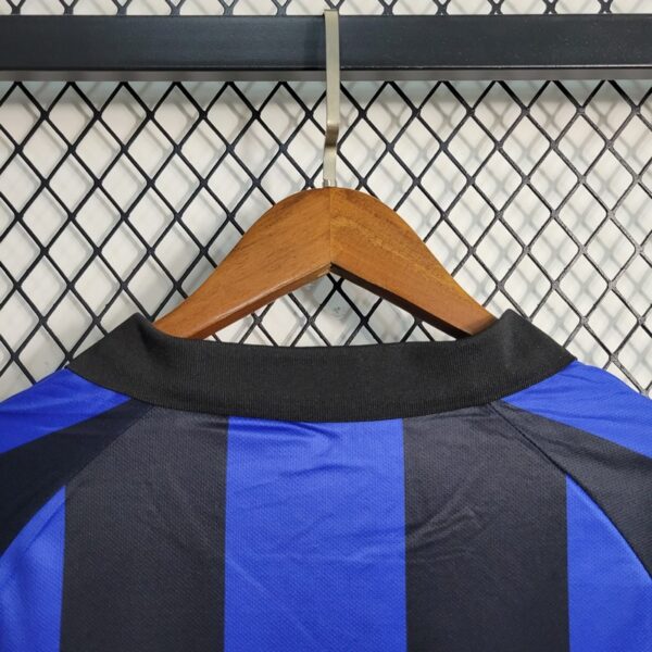 Inter Milan 2001/02 Home Retro Jersey - Image 4