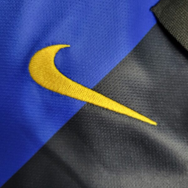 Inter Milan 2001/02 Home Retro Jersey - Image 8