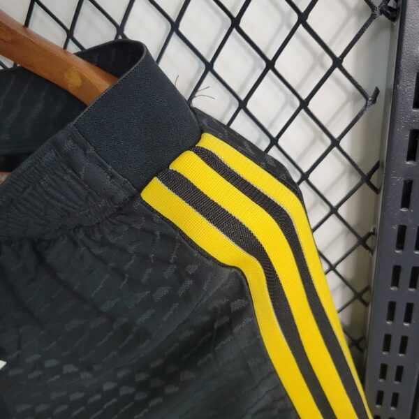 Juventus 2023/24 Home Shorts - Image 6