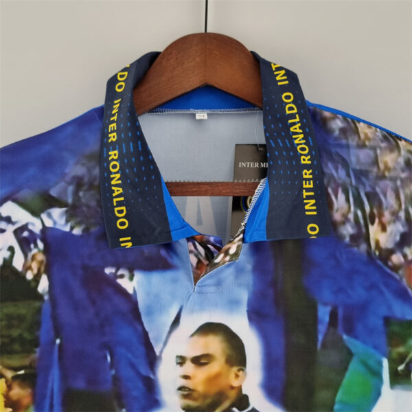 Inter Milan 1997/98 Ronaldo Retro Jersey - Image 2