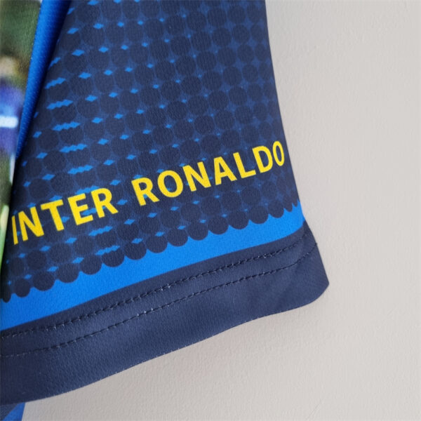 Inter Milan 1997/98 Ronaldo Retro Jersey - Image 4