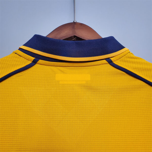 Liverpool 2000/01 Away Retro Jersey - Image 8