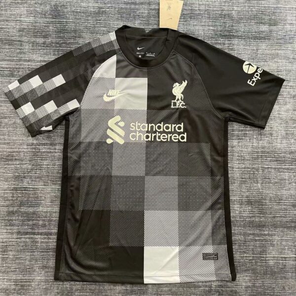 Liverpool 2021/22 Goalkeeper Jersey - Image 3