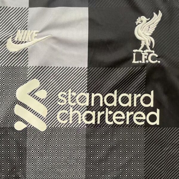 Liverpool 2021/22 Goalkeeper Jersey - Image 4