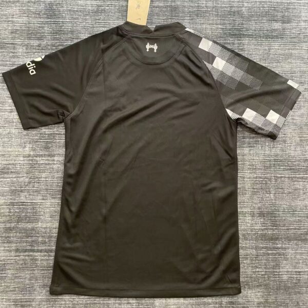 Liverpool 2021/22 Goalkeeper Jersey - Image 5