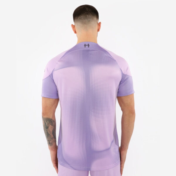 Liverpool 2022/23 Goalkeeper Jersey - Image 4