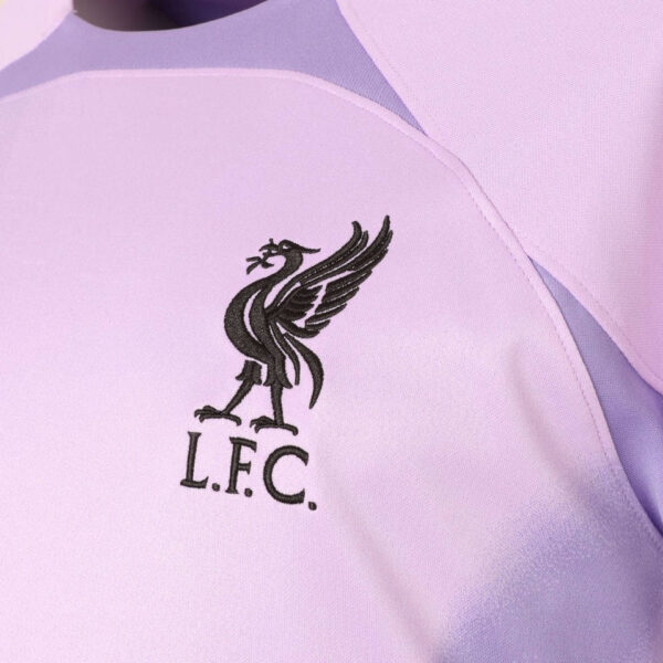 Liverpool 2022/23 Goalkeeper Jersey - Image 5