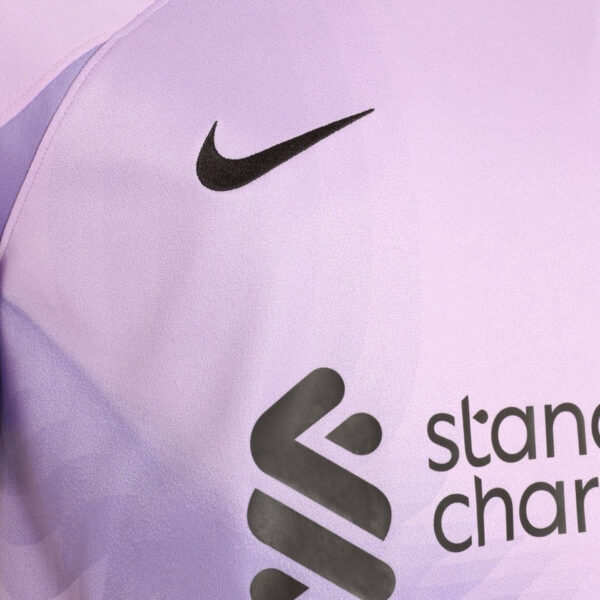 Liverpool 2022/23 Goalkeeper Jersey - Image 7