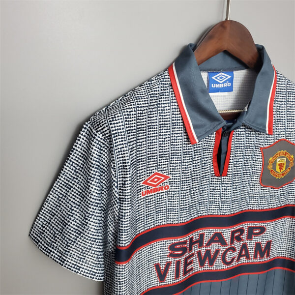 Manchester United 1995/96 Away Retro Jersey - Image 3