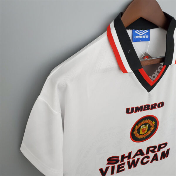 Manchester United 1996/97 Away Retro Jersey - Image 3