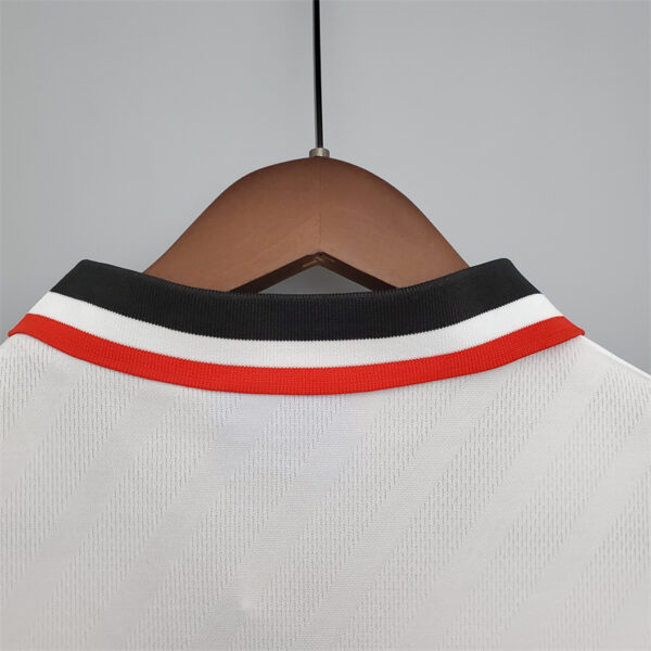 Manchester United 1996/97 Away Retro Jersey - Image 7