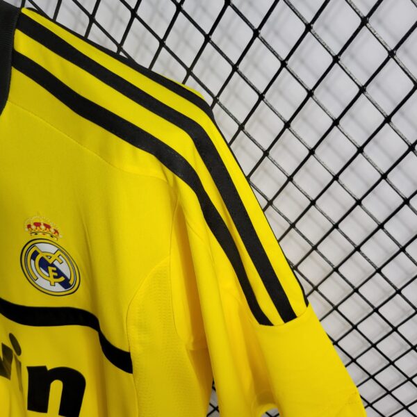 Real Madrid 2011/12 Yellow Goalkeeper Retro Jersey - Image 4