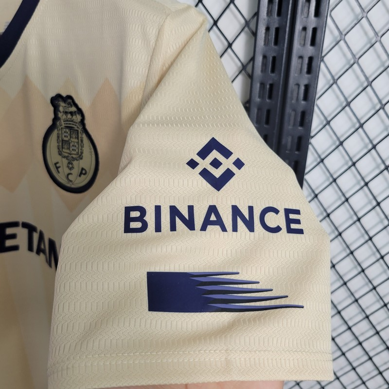 FC Porto Away Jersey: Fans’ First Impressions of New Balance Design image 14