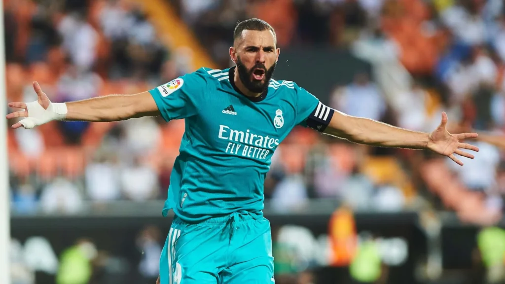 Real Madrid Third Jersey Review: Fit, Comfort & Sizing Explained E rlQYoWYAAum8l